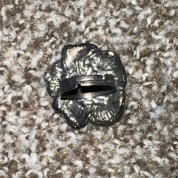 Silver Rhinestone Flower Ring - Picture 3 of 3